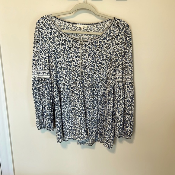 Max Studio Tops - Max Studio Women’s Floral Blouse / Size L / Very Good Condition / Blue and Cream